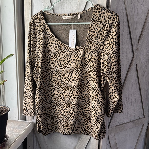 NWT Women's Anesha Leopard Print Top from Soft Surroundings - Picture 2 of 6